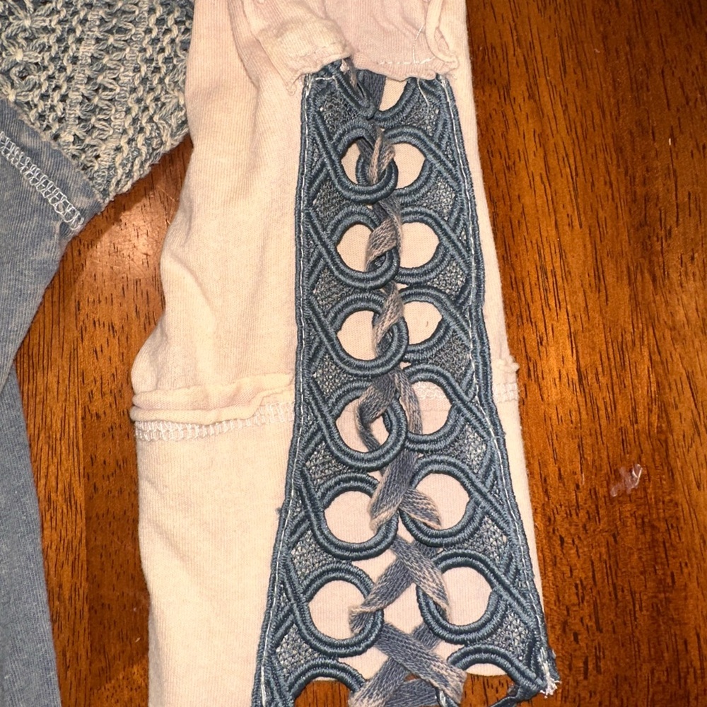 Gimmicks Blue and White Long Sleeve Top from Buckle - Picture 3 of 5